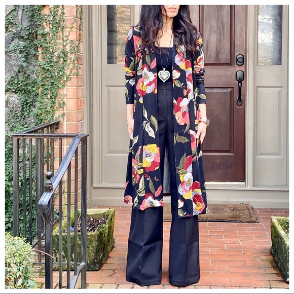 ✨LAST ONE✨Black Floral gorgeous long chic cardigan - Picture 5 of 8